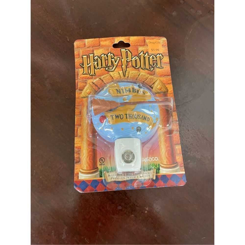 Harry Potter Nimbus 2000 Vintage
(NWT) Enesco New Night Light Wall Auto
Sensor 8